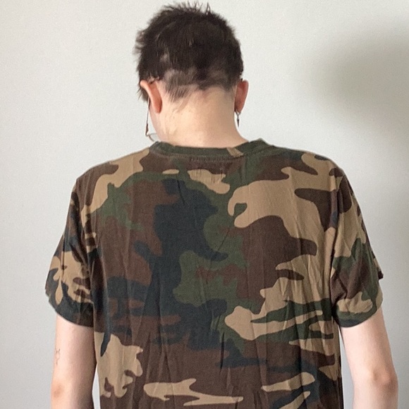 Levi’s camo shirt, size medium - Picture 2 of 2